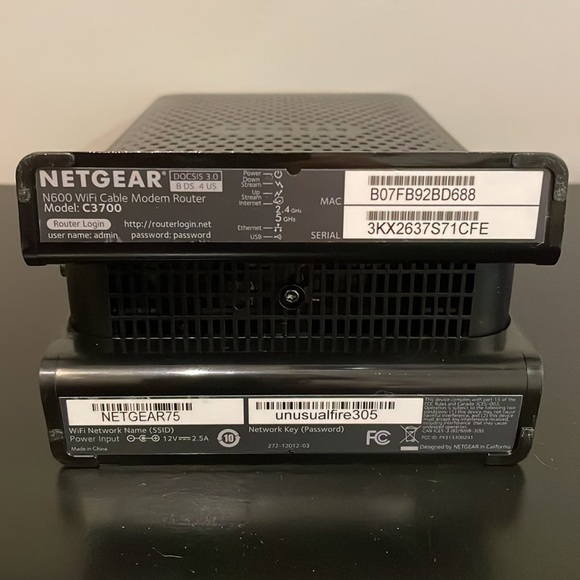 NetGear N600 WiFi Cable Modem Router Model C3700, Black - Picture 5 of 9